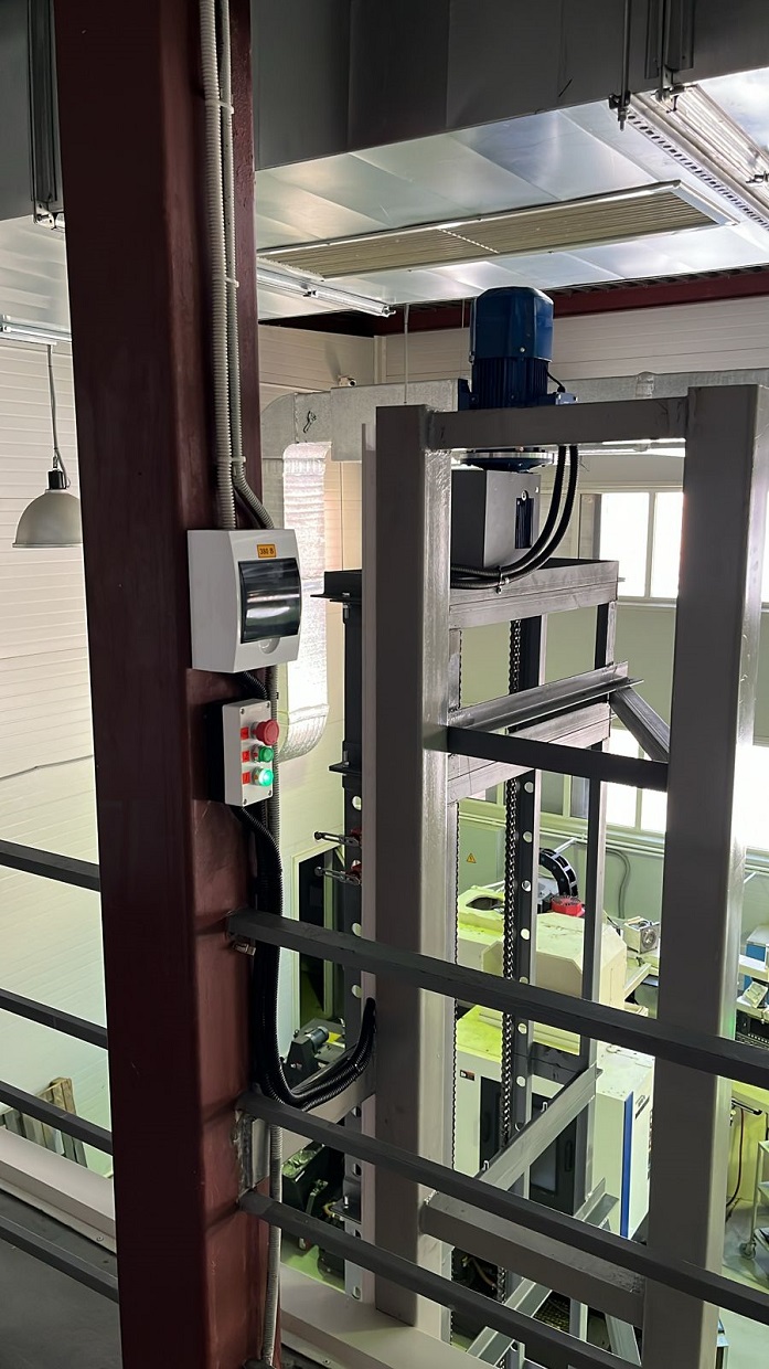 Мачтовый подъемник цепной, 300 кг в Рязани